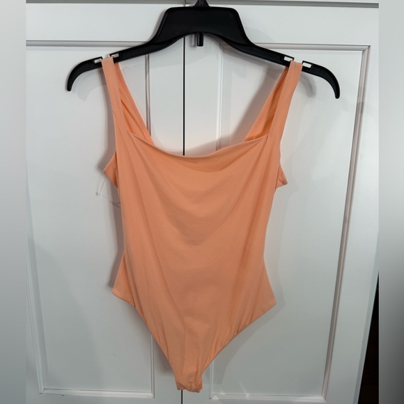 Skims NEW fits, everybody square neck, bodysuit thong - Picture 6 of 9